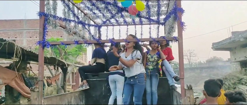 indian girls dancing on bollywood songs