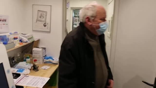 Desconcierto entre los franceses tras la suspensión de la vacuna de AstraZeneca