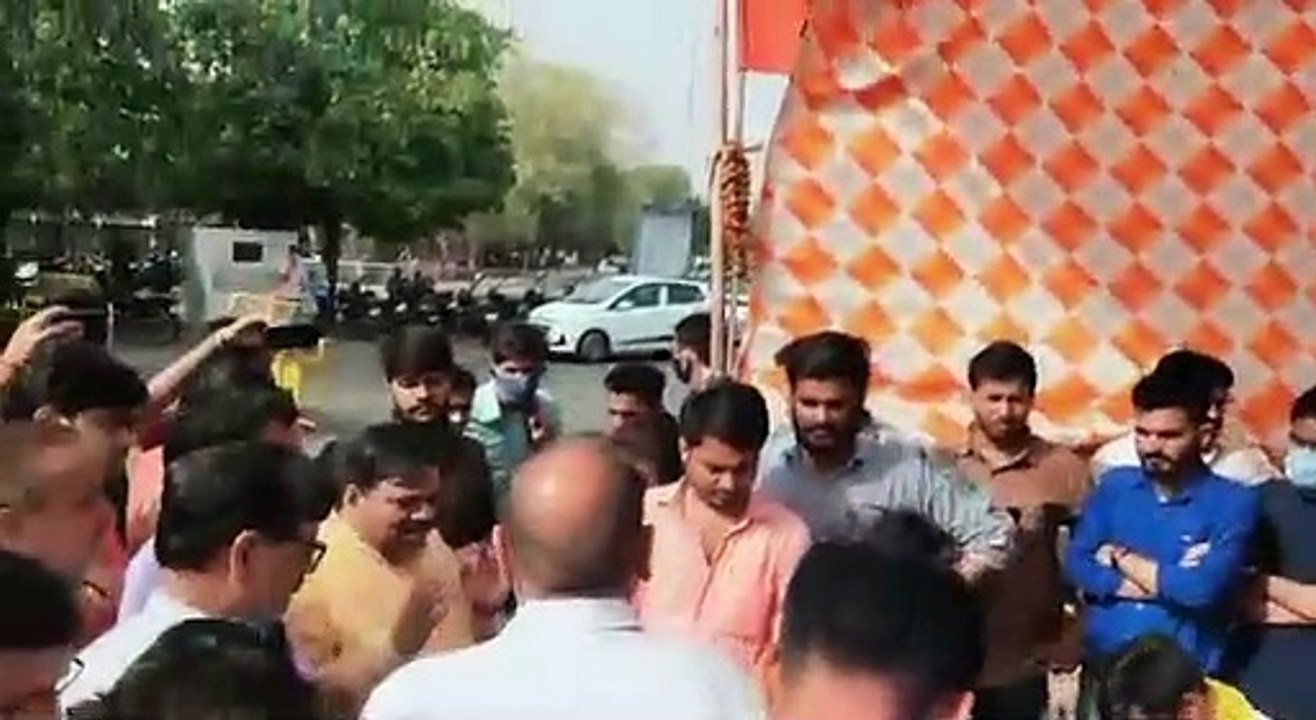आश्वासन के बाद परिषद कार्यकर्ताओं ने समाप्त किया अनशन