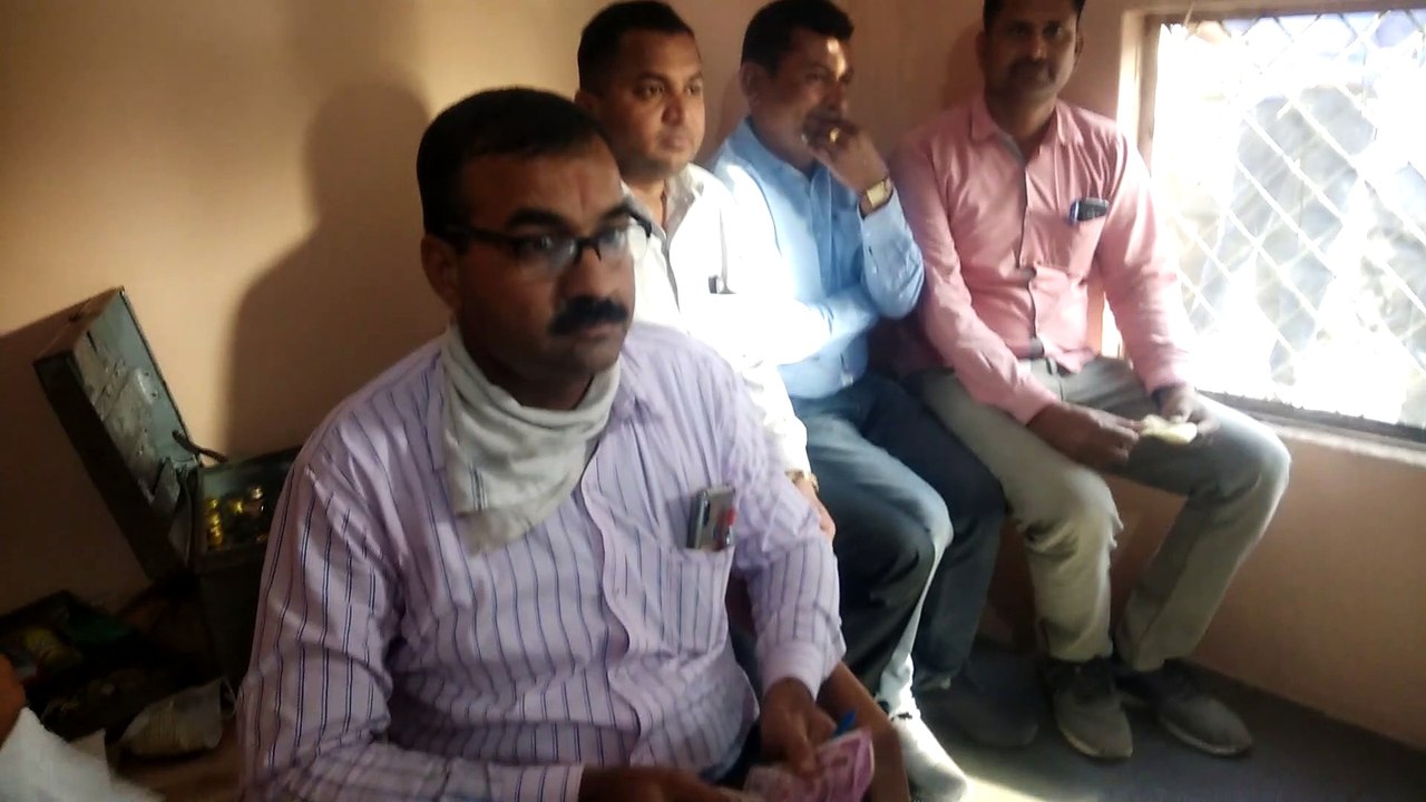 दस हजार रुपए रिश्वत लेते क्षेत्रीय वन अधिकारी गिरफ्तार