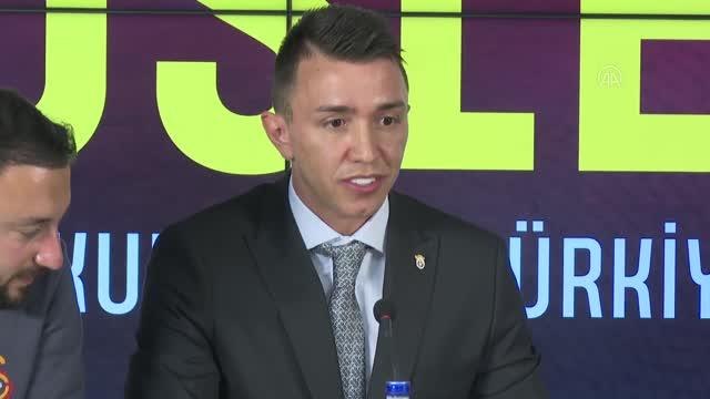 Galatasaray, Fernando Muslera'nın sözleşmesini 2024'e kadar uzattı (2)