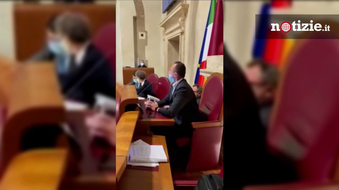 Roma, scontro tra M5s nel consiglio comunale: consigliere al presidente "Fai schifo"