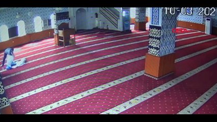 Camide skandal görüntü! Kefene sarıp gitti