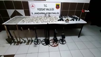 Kaçak kazı yapan şahsın evinde yüzlerce sikke yakalandı