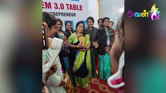 Facebook-ல் பெண்கள் சம்பாதிப்பது எப்படி? | Aval Vikatan