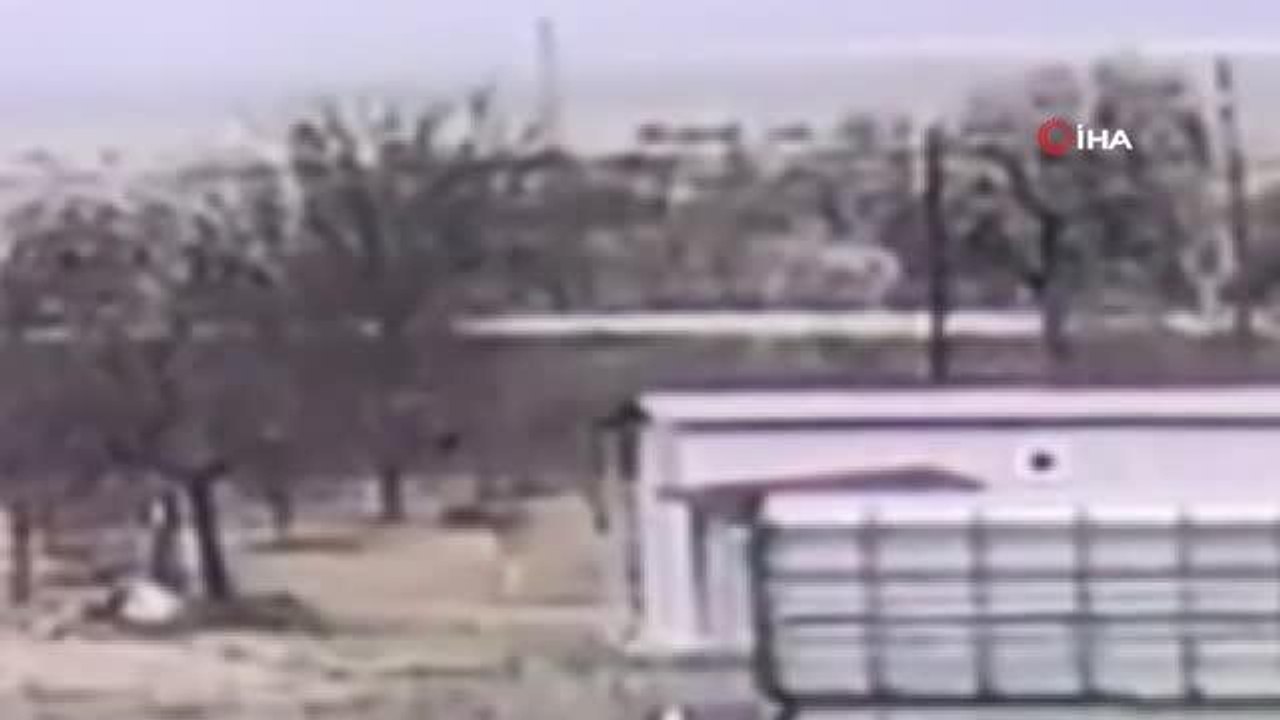 Hatalı sollama yapan tırın karşıdan gelen otomobili ezdiği feci kaza kamerada