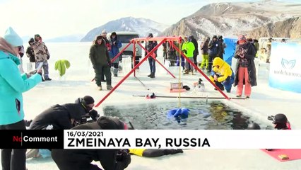 Baykal Gölü'ne 80 metre tüpsüz dalan Rus sporcudan 20. Guinness rekoru