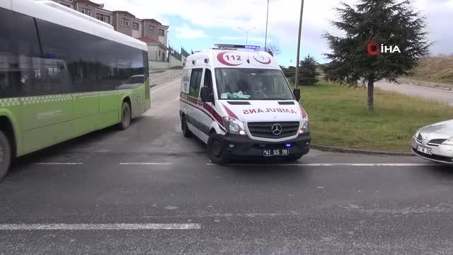 Otomobiller çarpıştı: 1'i bebek, 1'i çocuk 3 yaralı