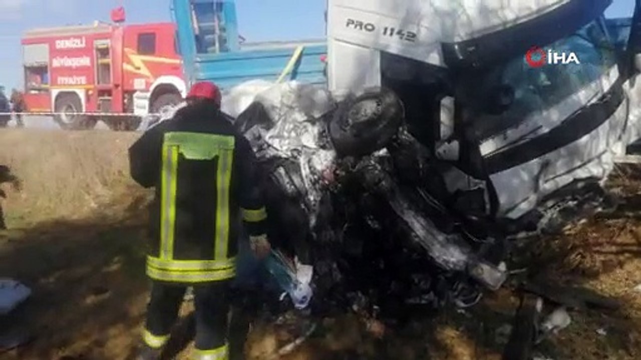 Hatalı sollama yapan TIR'ın karşıdan gelen otomobili ezdiği feci kaza kamerada