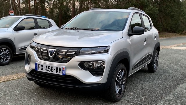 On a testé la Dacia Spring, une voiture électrique à 12 000 euros