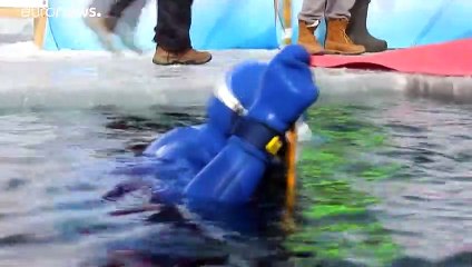 Im kalten, dunklen Wasser: Russischer Apnoe-Taucher stellt Rekord auf