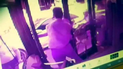 Sahte kartla bindiği otobüste şoförü bıçakladı