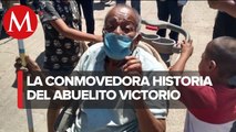 Niños llevan a su abuelo en carriola adaptada para recibir vacuna anticovid en Oaxaca