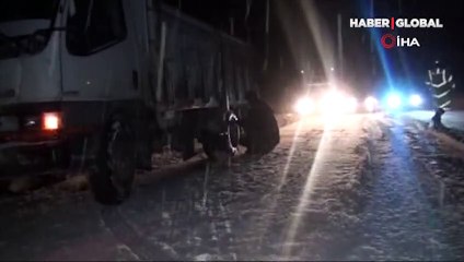 Antalya'da kar yağışı! Kar kalınlığı 30 santime ulaştı