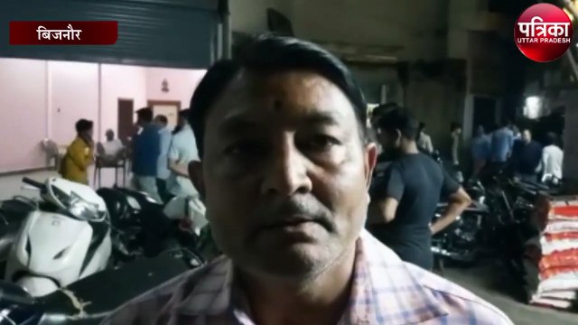 कपड़े की दुकान में लगी आग, धू धू कर जली दुकान