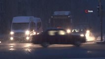 Ankara'da kar yağışı etkisini arttırdı... Kar küreme aracı bozuldu