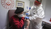 Son Dakika! İki doz koronavirüs aşısı yaptıranlar, 3 ay içindeki riskli temaslarında karantinaya girmeyecek