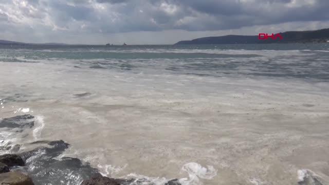 ÇANAKKALE Denizi kaplayan 'müsilaj', balıkçının kabusu oldu