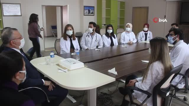 Rektör Levent, Tıp Fakültesi öğrencileri ile bir araya geldi