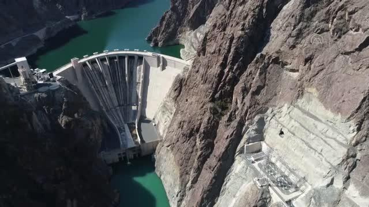 Çoruh Nehri'ndeki barajlar ve HES'ler ülke ekonomisine katkı sağlamaya devam ediyor