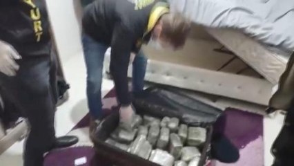 ESENYURT'TA, BAVUL İÇİNDE YARIM MİLYON LİRALIK UYUŞTURUCU YAKALANDI