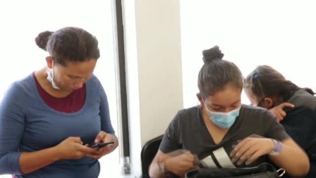 Aluvión de inmigrantes hondureñas con menores en Texas
