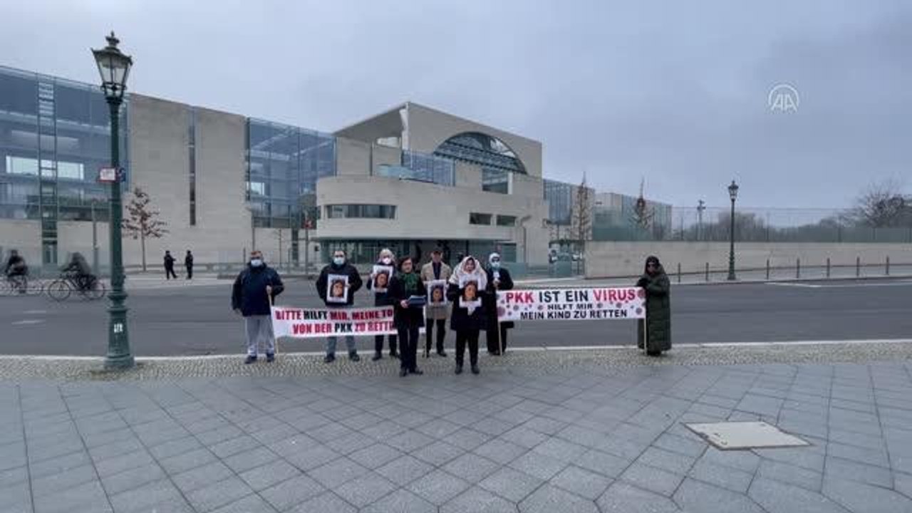 Almanya'da PKK tarafından kızı kaçırılan anne eylemini Başbakanlık önünde sürdürüyor