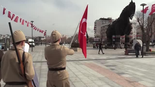 ÇANAKKALE - Tokat Onbeşli Torunları Çanakkale Savaşları şehit ve gazileri anısına 106 dakika saygı nöbeti tuttu