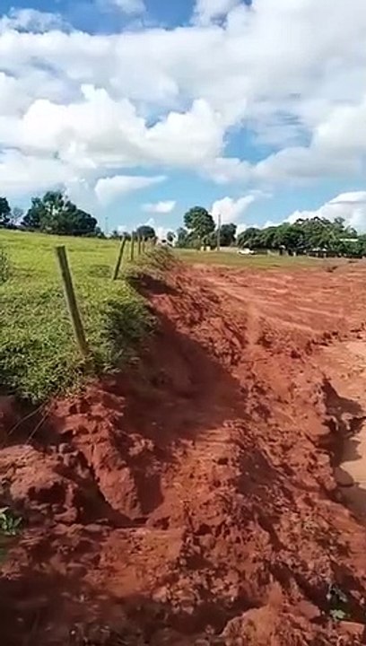 Moradores de Serra dos Dourados reclamam de condições de rua