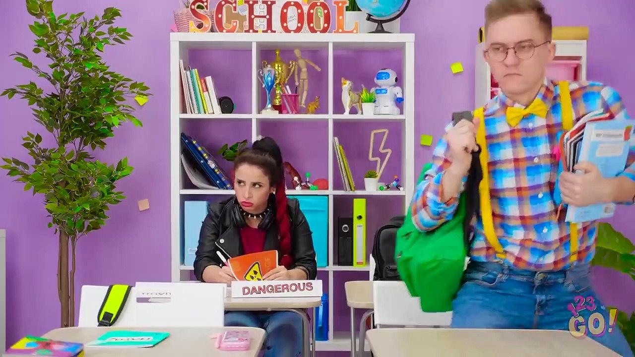 GOOD STUDENT vs BAD STUDENT -- Funny Life Situations At School by 123 ...