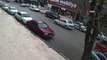 Başkent'te bir vincin park halindeki iki otomobili biçtiği anlar kamerada