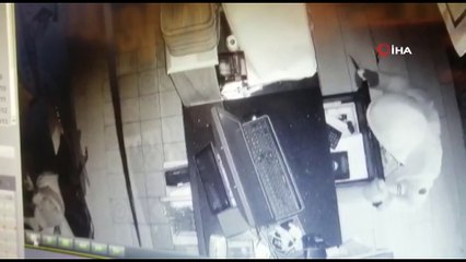 Kasayı bıçakla açamayınca sadaka kutusunu alıp gitti