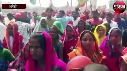 सपा अध्यक्ष पर दर्ज हुए मुकदमे को लेकर सपा कार्यकर्ताओं का प्रदर्शन