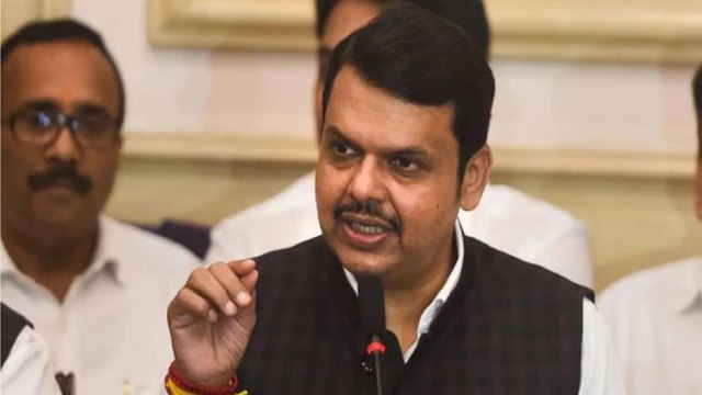 Fadnavis explains link between Vaze and Mansukh's killing