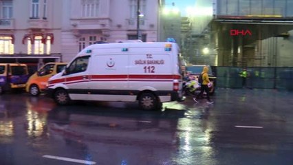 AKM İNŞAATINDA ASMA TAVAN İŞÇİLERİN ÜZERİNE DÜŞTÜ: 4 YARALI