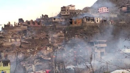 Artvin Valisi Doruk, Yusufeli'ndeki köyde çıkan yangının büyük ölçüde kontrol altına alındığını söyledi