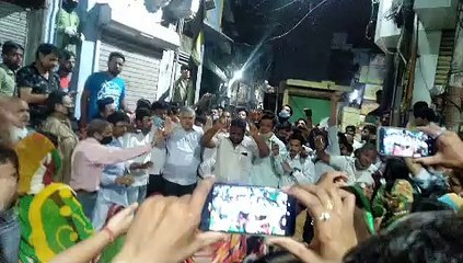 लोगों में फूटा गुस्सा, बंद हुई दुकानें