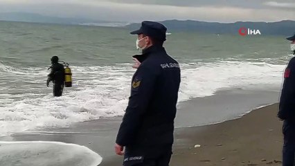 Arama çalışmalarında dalgıçlar dalgalarla da mücadele etti