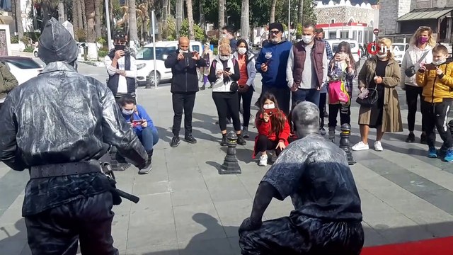 Seyit onbaşının heykeli bir anda canlanınca herkes şok oldu