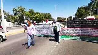 ¡Evita pasar por Palacio de Gobierno! Maestros bloquean avenida; exigen que les paguen