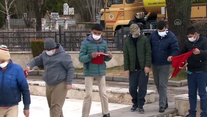 AFYONKARAHİSAR - Özel eğitim alan öğrenciler şehitliği ziyaret etti