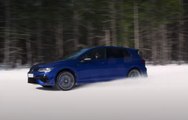 VÍDEO: El Volkswagen Golf R 2021 de 320 CV se lo pasa en grande en la nieve