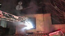 Son dakika haberleri | Çıkan yangında iki katlı ev kullanılamaz hale geldi