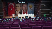 ANKARA - Cumhurbaşkanı Erdoğan, AK Parti Kadın Kolları MKYK Toplantısı'na katıldı