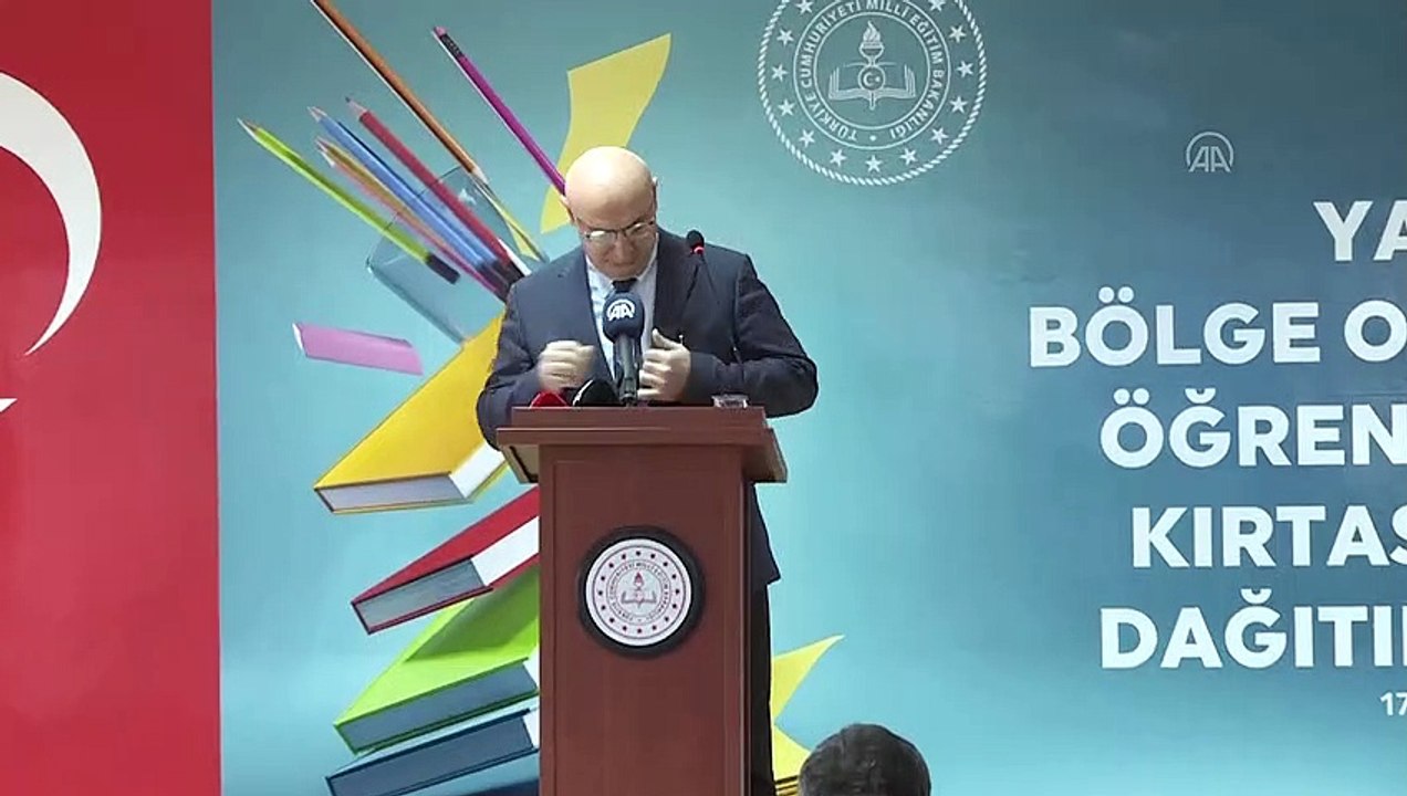 ANKARA - Şereflikoçhisar Şehit Figen Gündüz Yatılı Bölge Ortaokulu öğrencilerine kırtasiye seti dağıtım töreni