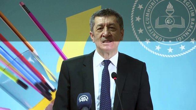 ANKARA - Bakan Selçuk, Şereflikoçhisar Şehit Figen Gündüz Yatılı Bölge Ortaokulu öğrencilerine kırtasiye seti dağıtım törenine katıldı