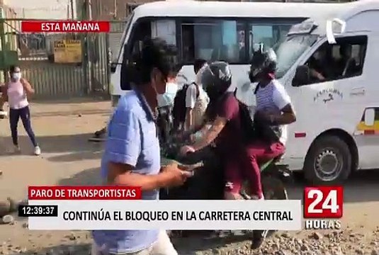 Transportistas continúan bloqueando la Carretera Central