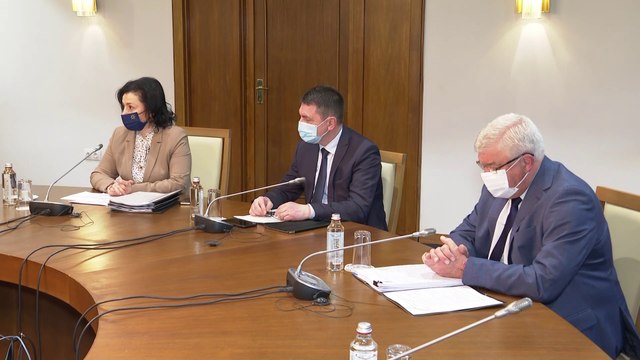 Всичко с ковида у нас е ОК, докладва министър Ангелов