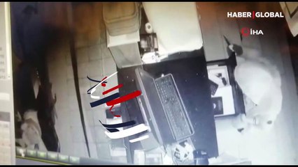 Kasayı açamayınca sadaka kutusunu alıp kayıplara karıştı