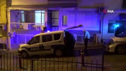 İzmir'de yakayı ele veren hırsızlar ev sahibini bıçakladı